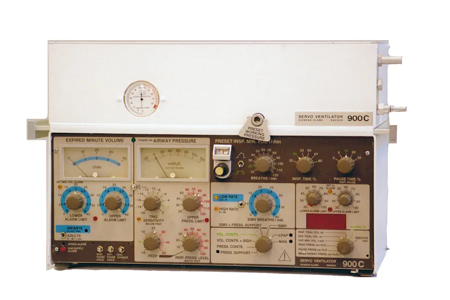 Servo ventilator 900C
